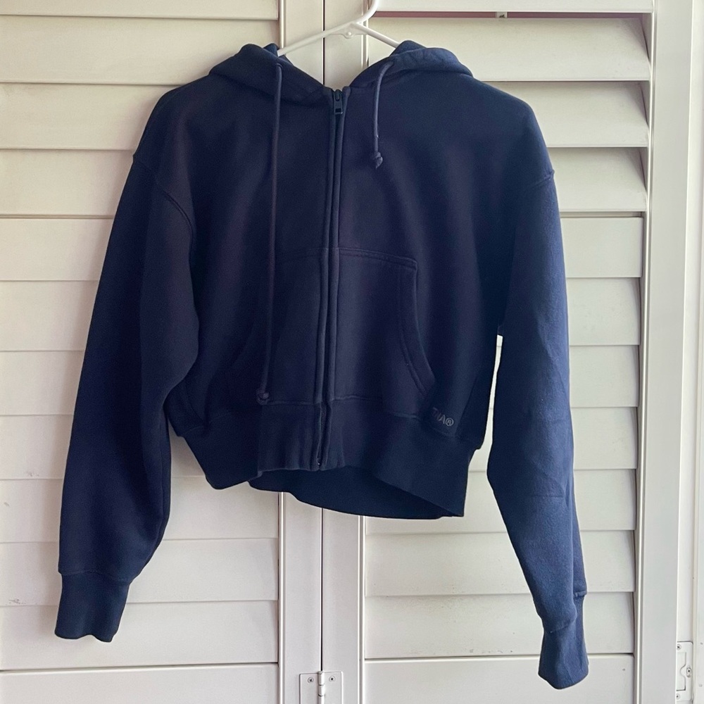Aritzia TNA Cozy Sweatfleece Boyfriend Crop Zip Hoodie - color Admiral - size XS